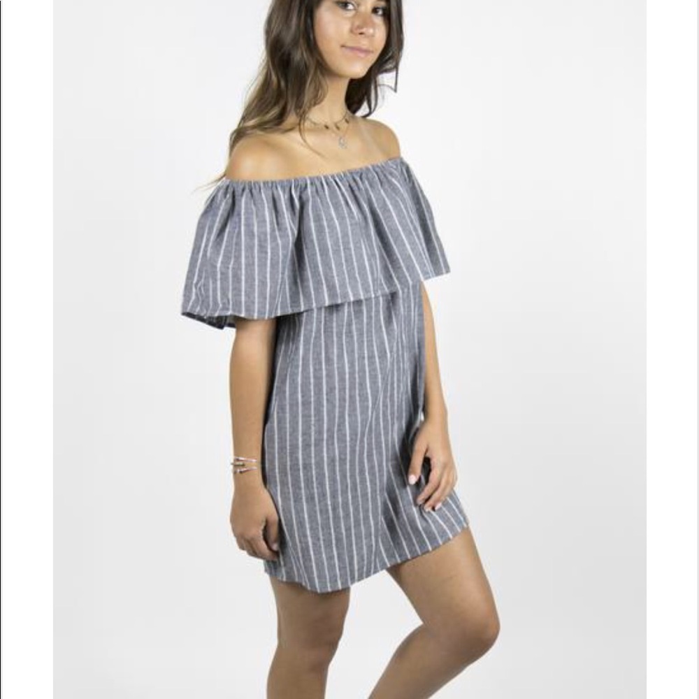 NWT size M Honey Punch chambray dress - Picture 2 of 5